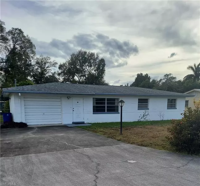 223 Lakeview DR, North Fort Myers, FL 33917