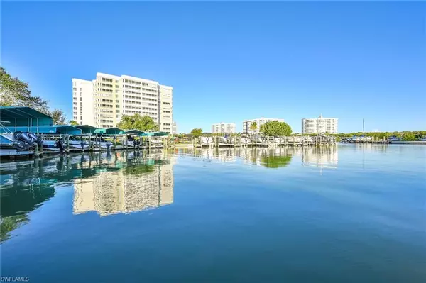 5 Bluebill AVE #311, Naples, FL 34108