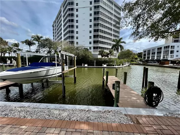 Naples, FL 34108,271 Southbay DR #228