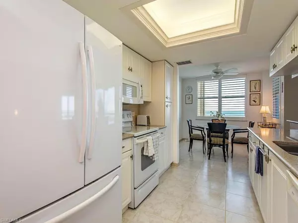 Naples, FL 34108,6585 Nicholas BLVD #1403