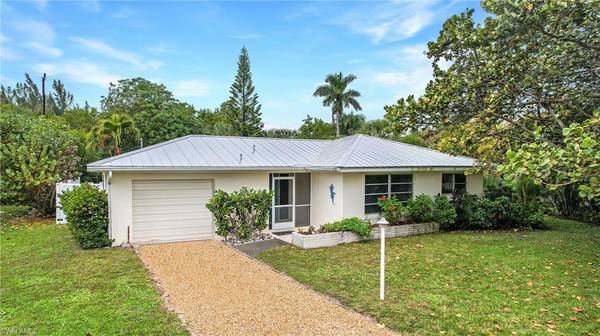 320 Palm Lake DR, Sanibel, FL 33957