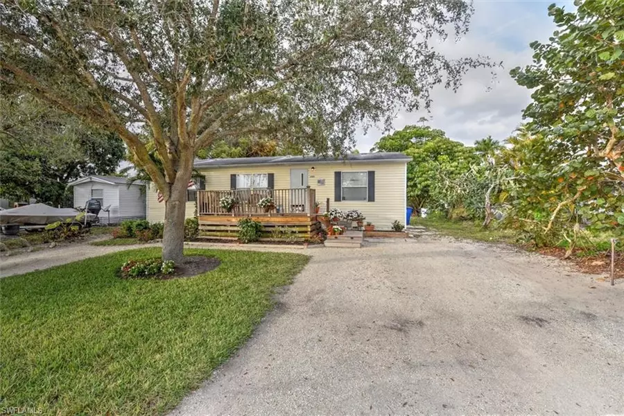 2065 Flowers DR, Fort Myers, FL 33907