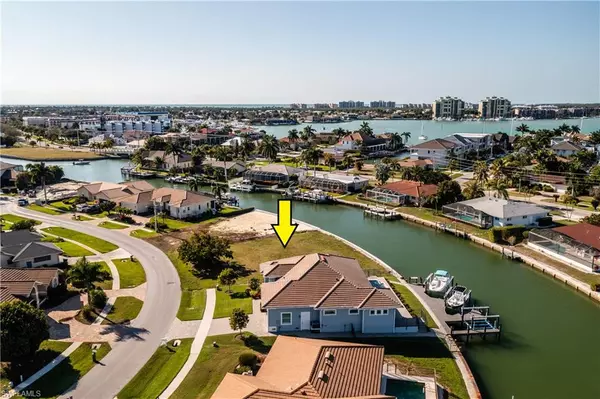 Marco Island, FL 34145,917 Juniper CT