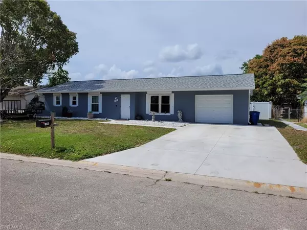 1395 White Cedar LN, North Fort Myers, FL 33917