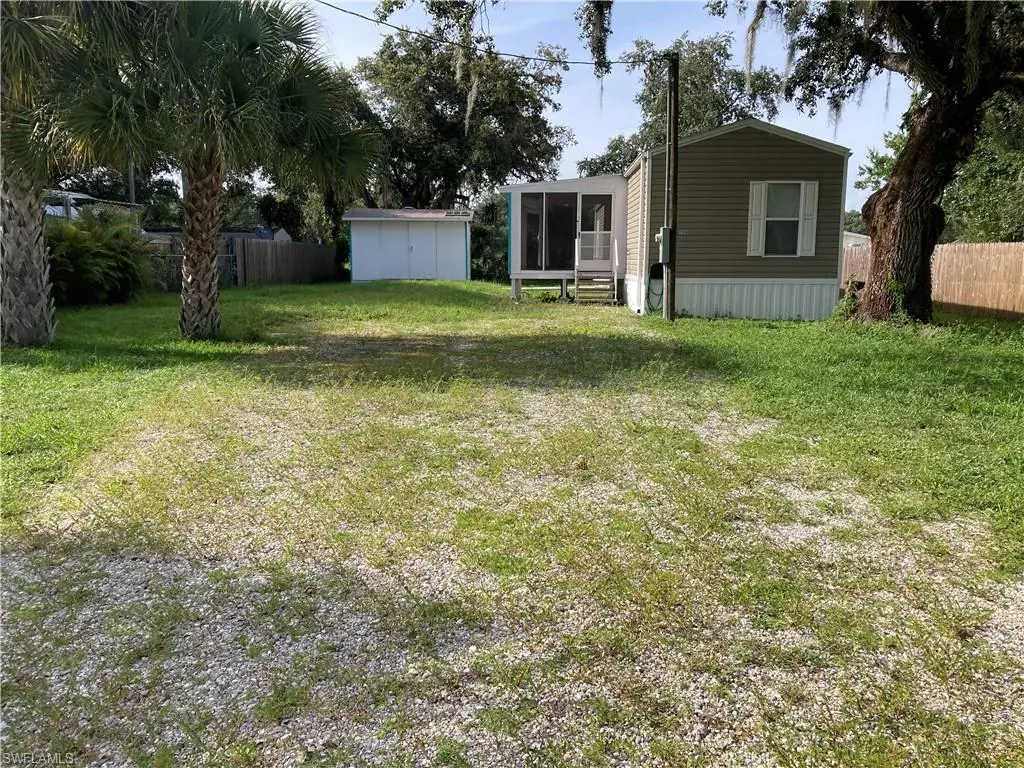 Moore Haven, FL 33471,1106 Charles ST