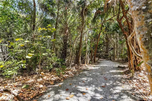 Sanibel, FL 33957,5307 Ladyfinger Lake RD