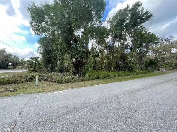 Labelle, FL 33935,525 Glades AVE