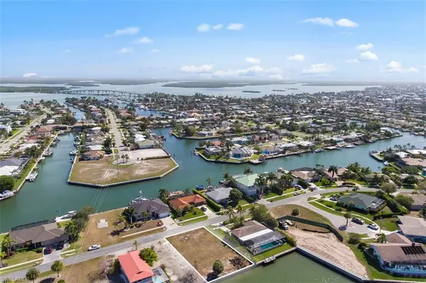 Marco Island, FL 34145,816 Rose CT