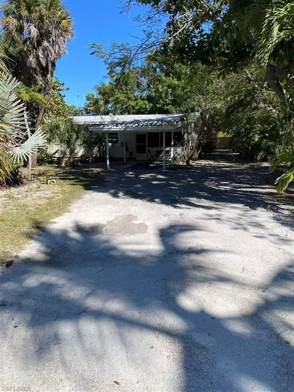 Sanibel, FL 33957,1230 Anhinga LN