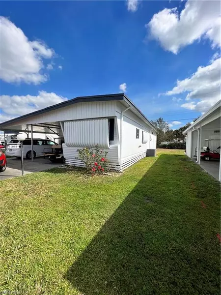 5558 Palm Beach BLVD #305, Fort Myers, FL 33905