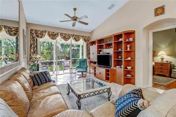 Naples, FL 34104,7555 Meadow Lakes DR #102