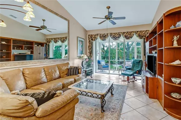 Naples, FL 34104,7555 Meadow Lakes DR #102