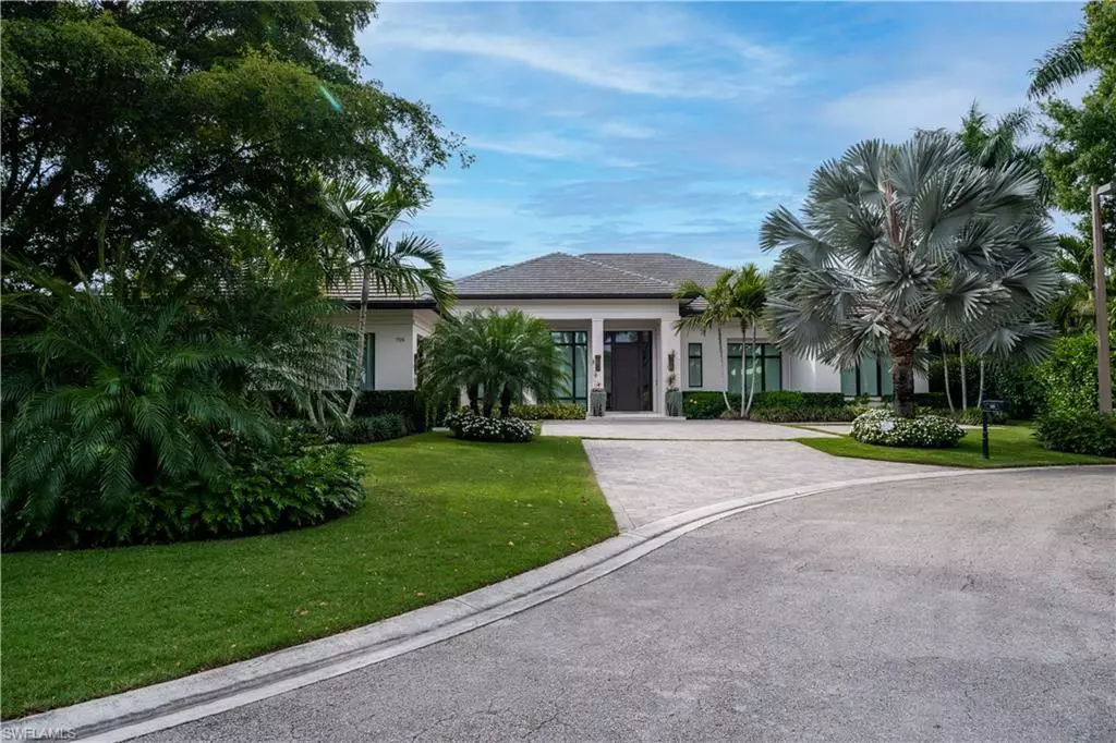 Naples, FL 34108,705 Hollybriar LN