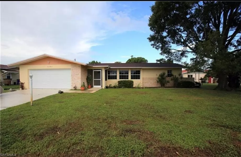 200 Fireside CT, Lehigh Acres, FL 33936