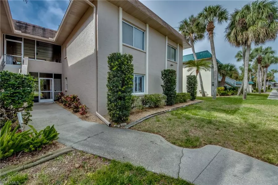 1699 Golf Club DR #4, North Fort Myers, FL 33903