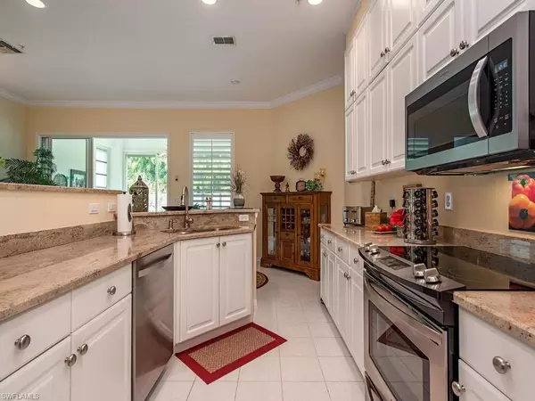 Naples, FL 34103,4895 West Boulevard CT #2