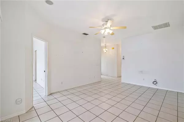 Estero, FL 33928,10717 Maui CIR