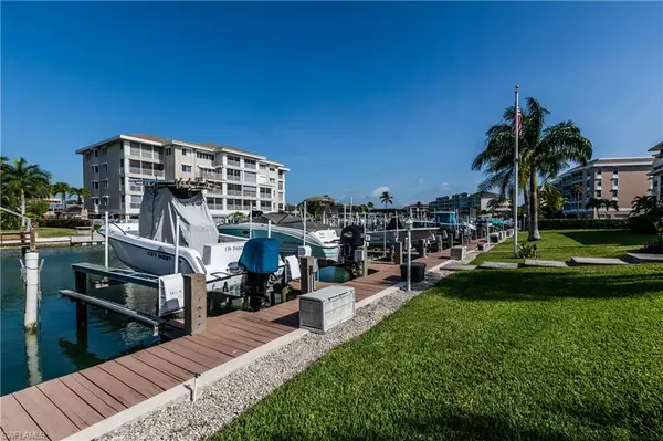 Marco Island, FL 34145,920 Collier CT #C2