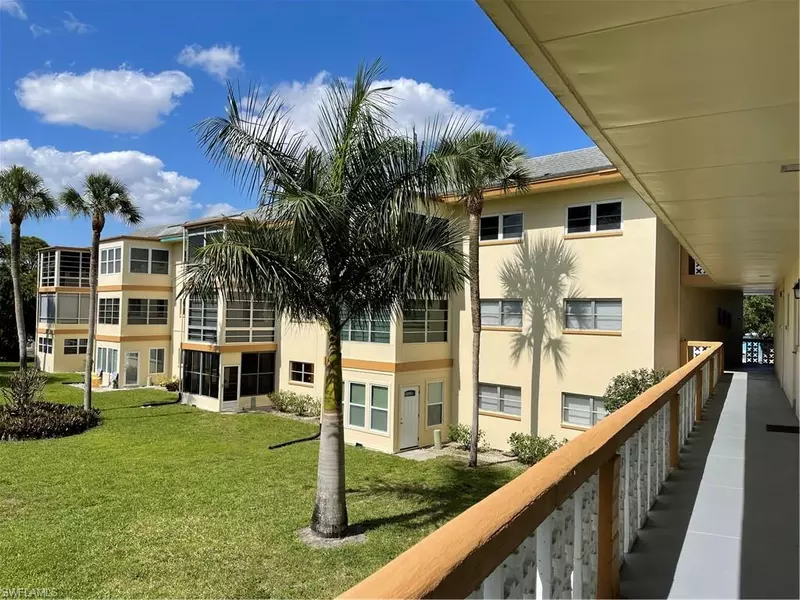 1521 Tropic TER E #1521, North Fort Myers, FL 33903