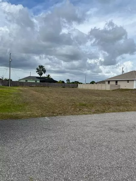 1817 NE 17th ST, Cape Coral, FL 33909