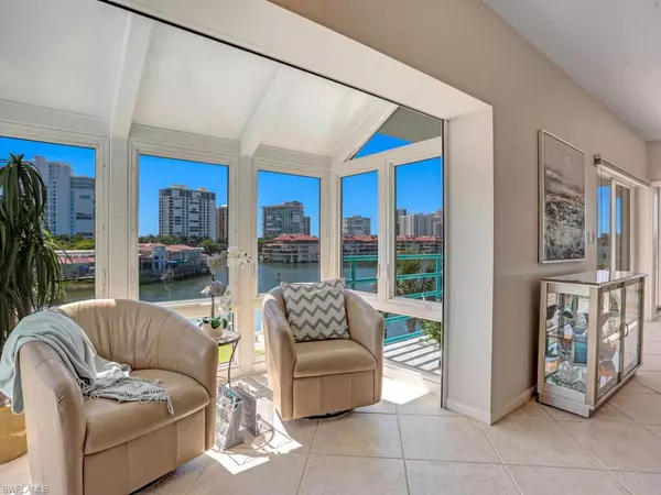 Naples, FL 34103,255 Park Shore DR #3-344