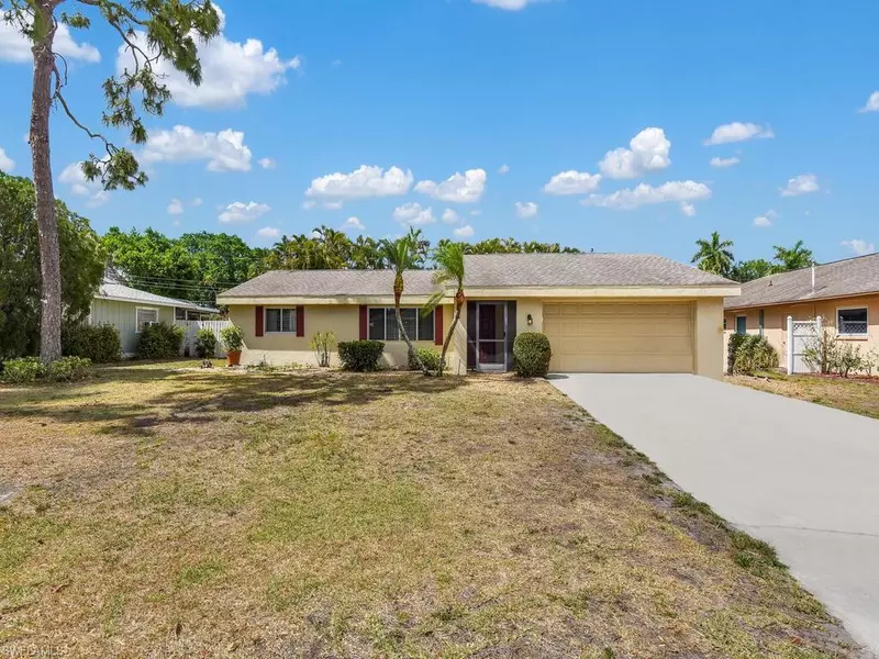 2425 Woodland CIR, Fort Myers, FL 33907