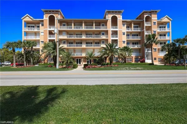 9566 Gulf Shore DR #304, Naples, FL 34108