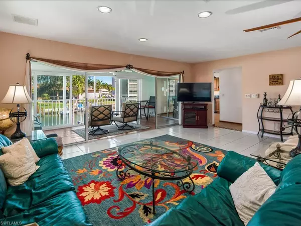 Marco Island, FL 34145,920 Collier CT #A3