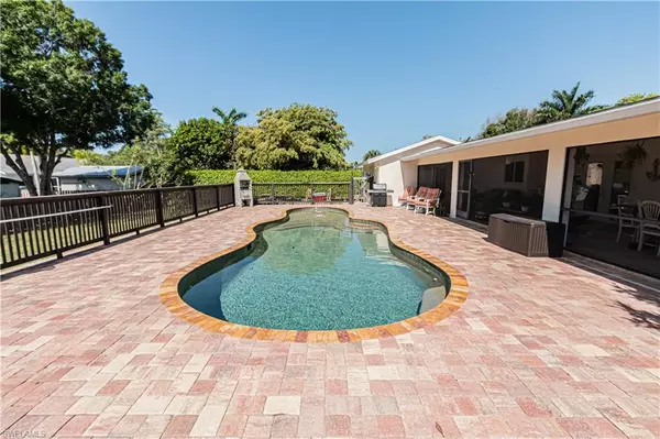 Naples, FL 34113,5216 Maple LN