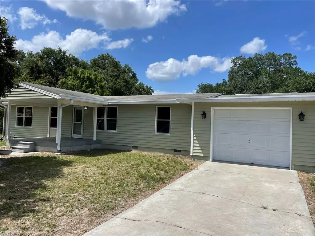 Moore Haven, FL 33471,1052 Canopy LN