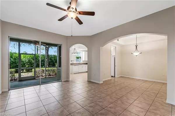 Naples, FL 34105,1335 Mariposa CIR #4-102