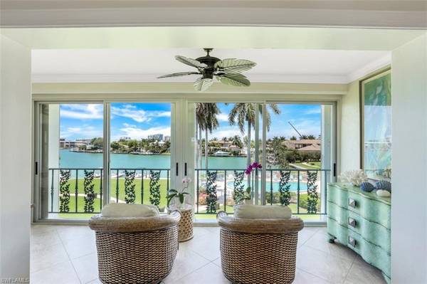 383 Harbour DR #302, Naples, FL 34103