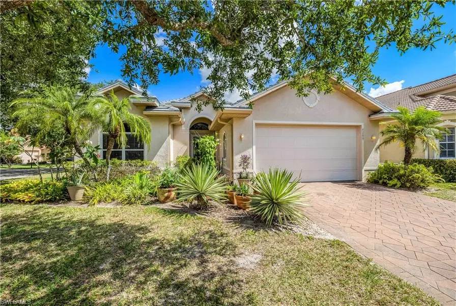 4209 Hampton LN, Naples, FL 34119