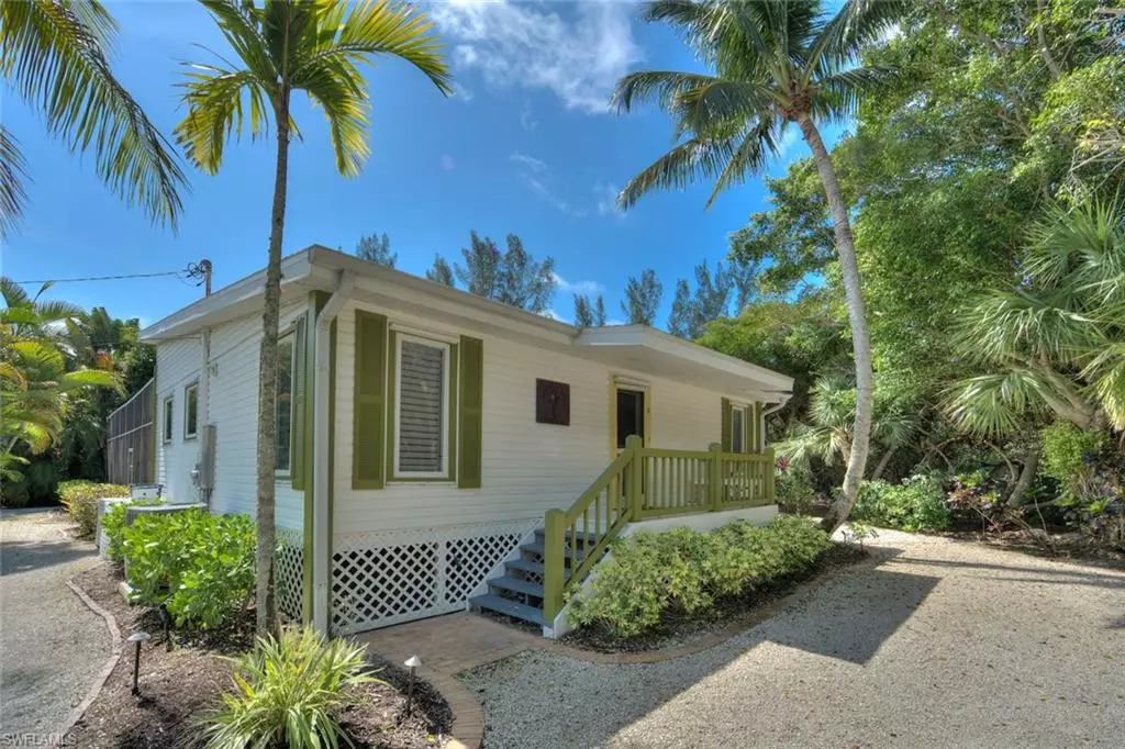 Sanibel, FL 33957,1827 Middle Gulf DR