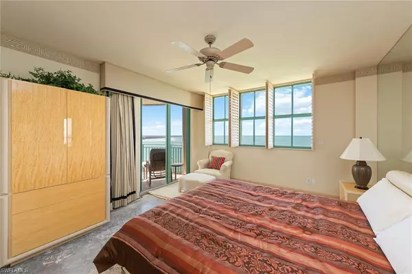 Marco Island, FL 34145,980 Cape Marco DR #1304