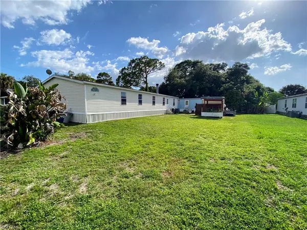 North Fort Myers, FL 33917,2521 Gail Helen CT