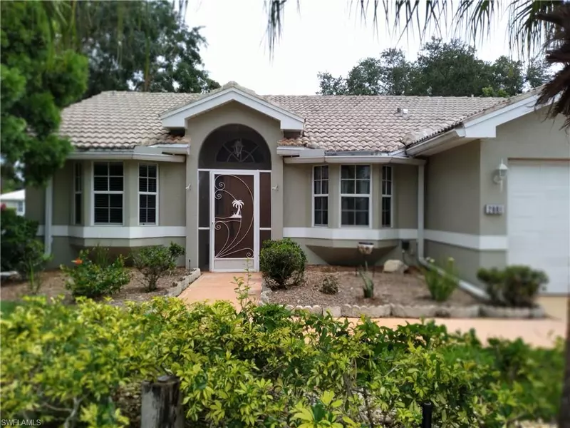 2001 Corona Del Sire DR, North Fort Myers, FL 33917