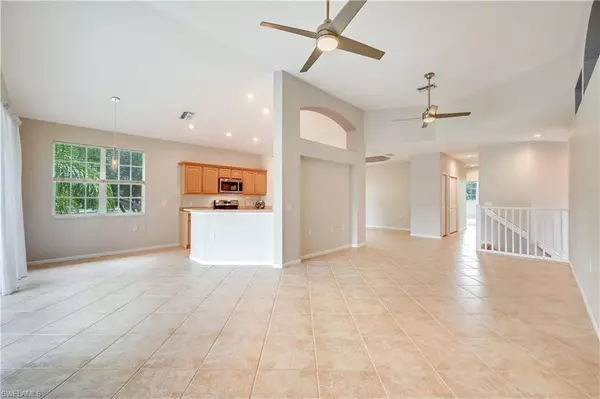 Naples, FL 34109,7134 Blue Juniper CT #202