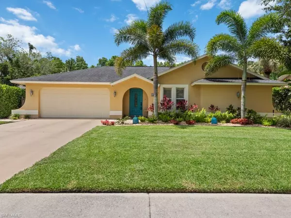 2548 River Reach DR, Naples, FL 34104