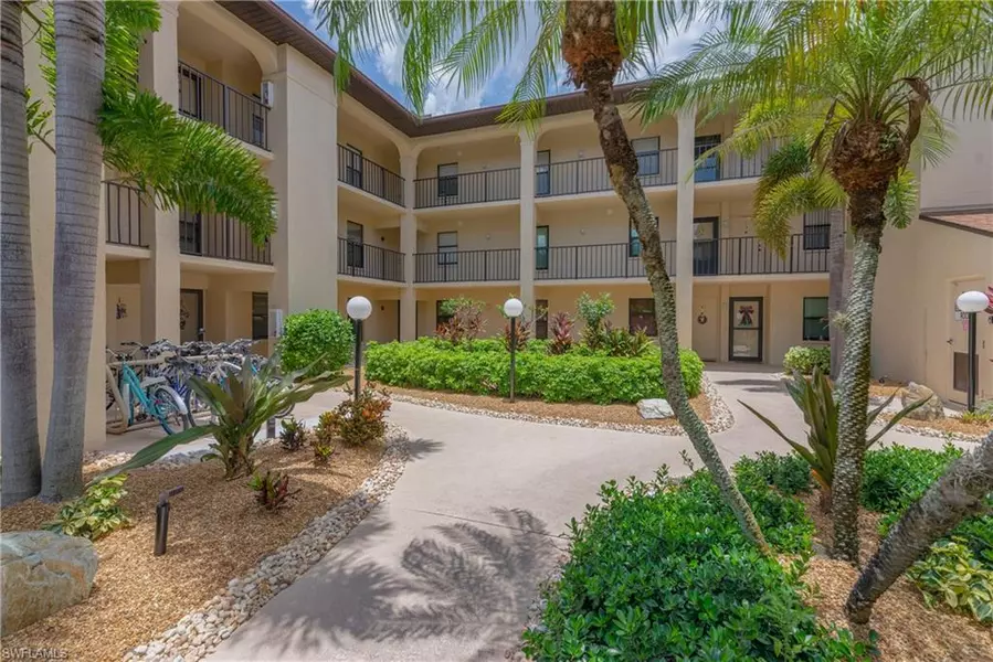 8474 Charter Club CIR #3, Fort Myers, FL 33919