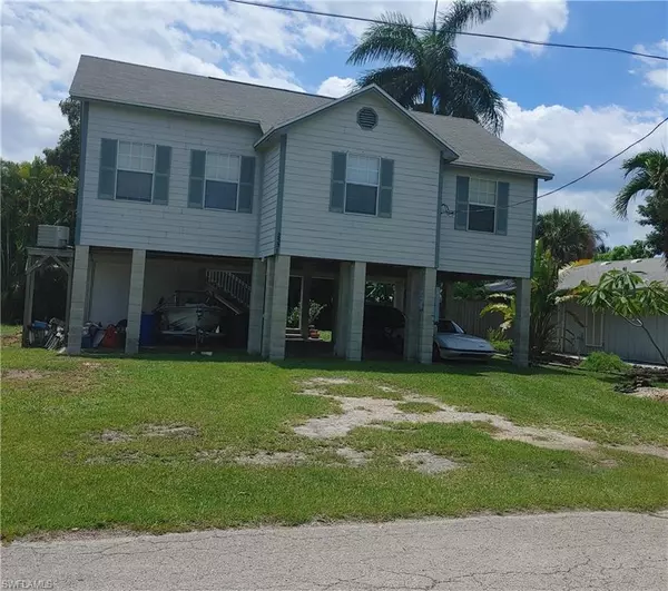 2551 Tamarind ST, St. James City, FL 33956