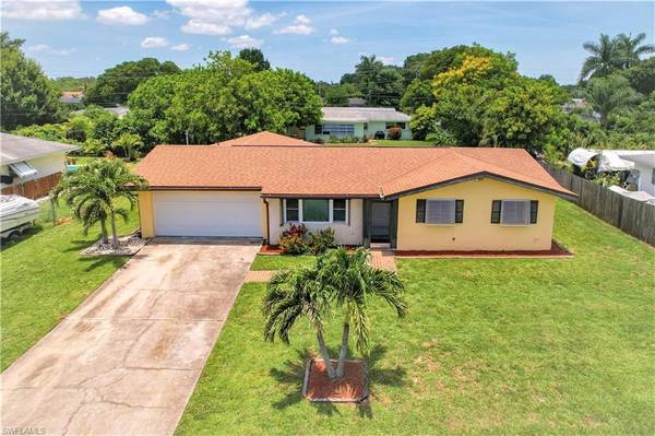 4555 Vinsetta AVE, North Fort Myers, FL 33903