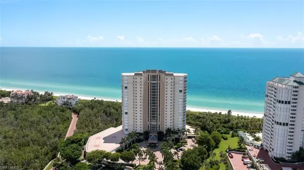 Naples, FL 34108,8111 Bay Colony DR #801