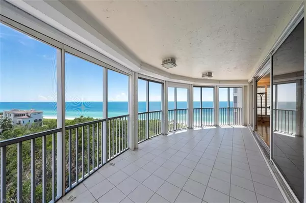 Naples, FL 34108,8111 Bay Colony DR #801