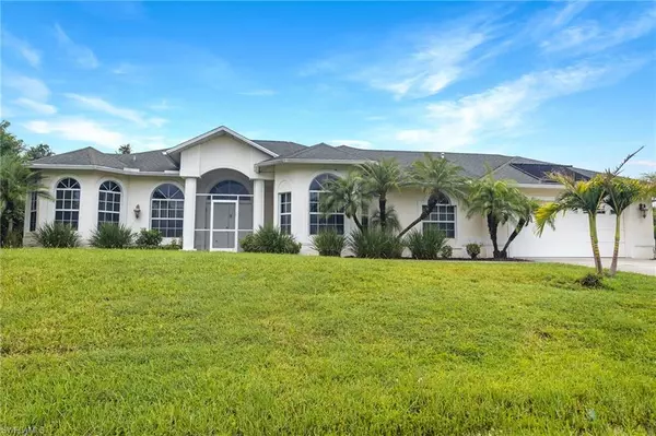 671 Mirror Lakes CT, Lehigh Acres, FL 33974