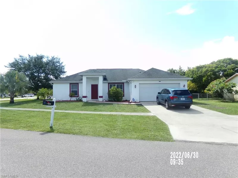 1082 Ridgeway DR, North Fort Myers, FL 33903