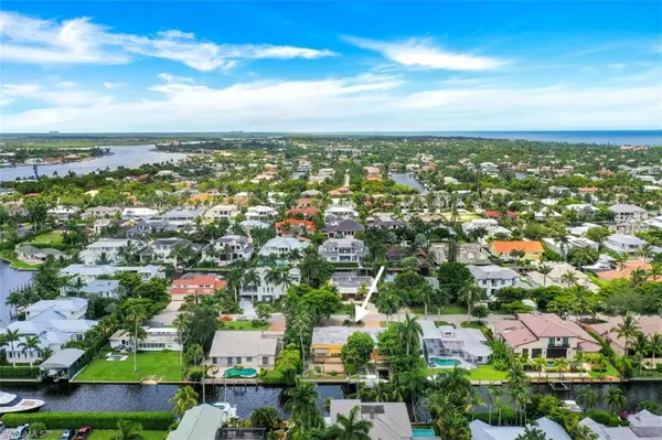 635 15th AVE S, Naples, FL 34102