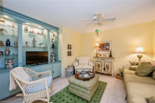 6860 Dennis CIR #K-202, Naples, FL 34104