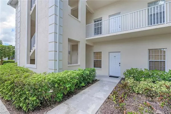 3235 Cypress Glen WAY #302, Naples, FL 34109