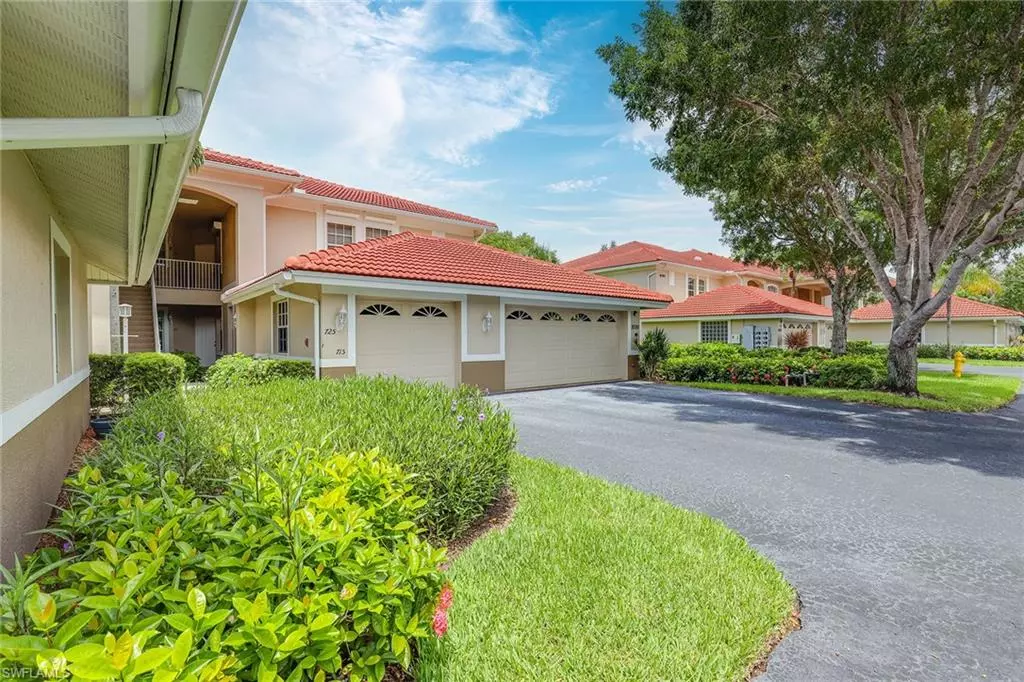 Naples, FL 34113,8095 Celeste DR #715